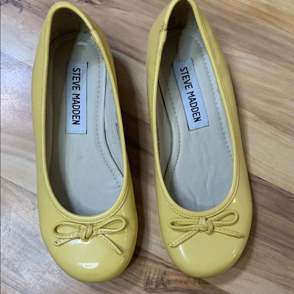 Girls yellow Steve Madden dress shoes size 11 NWT